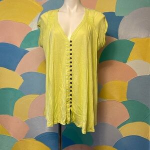 Free people chartreuse green top coconut buttons linen scoop neck short sleeves